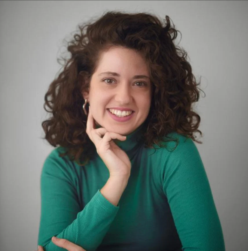 נויצ'וק אישה מחייכת